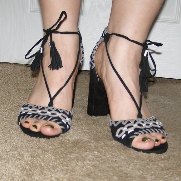 NEW Ivanka Trump Suede Ankle lace heels size 8-8.5 - Picture 6 of 13